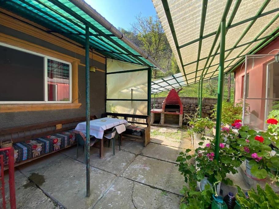 Casa- Viata La Tara Villa Bucuresci Ngoại thất bức ảnh