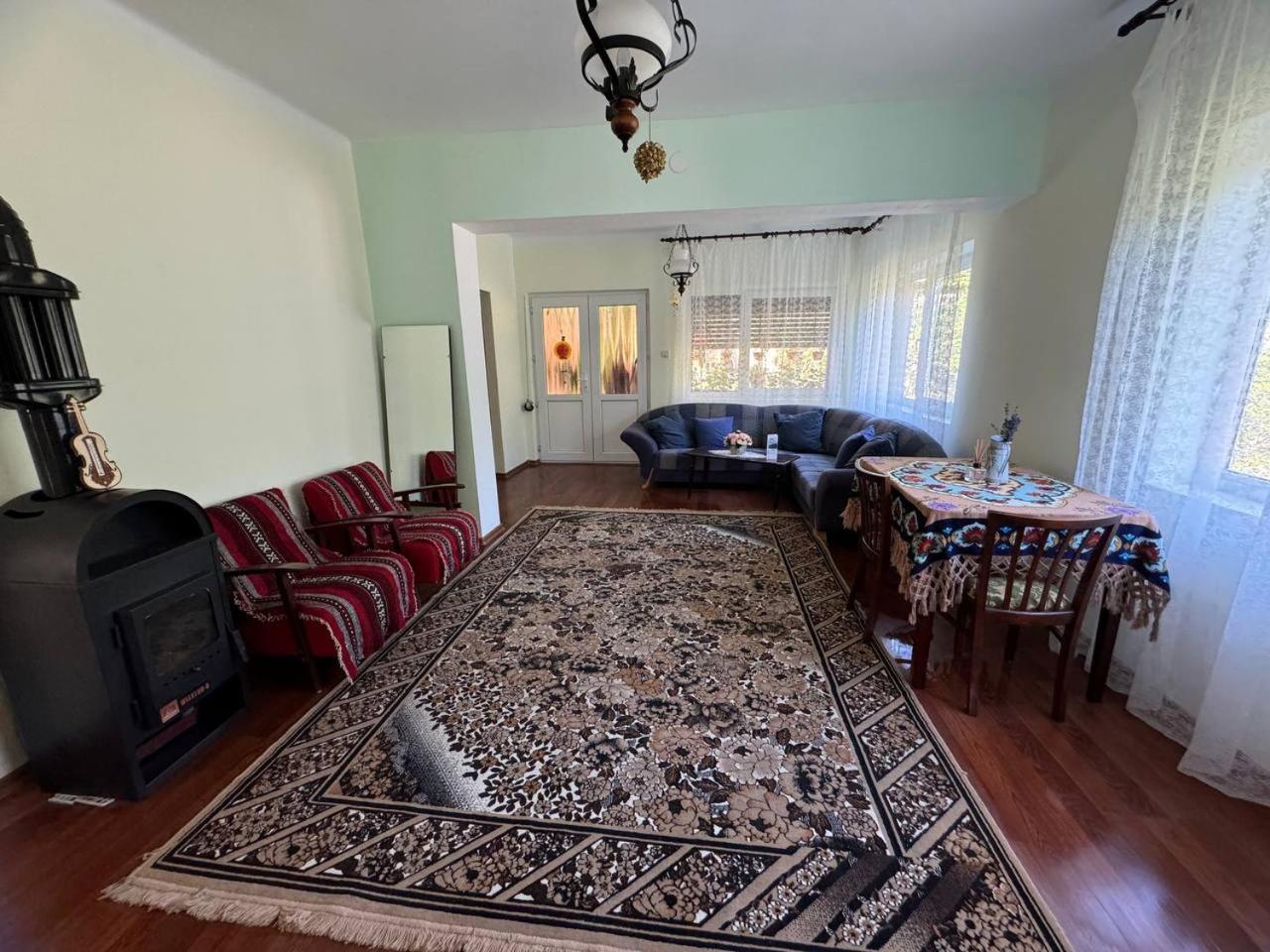 Casa- Viata La Tara Villa Bucuresci Ngoại thất bức ảnh